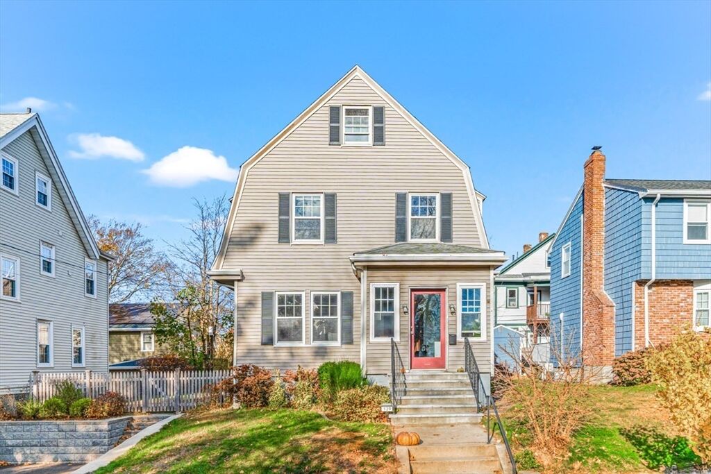 139 Newburg St Roslindale, MA 02131