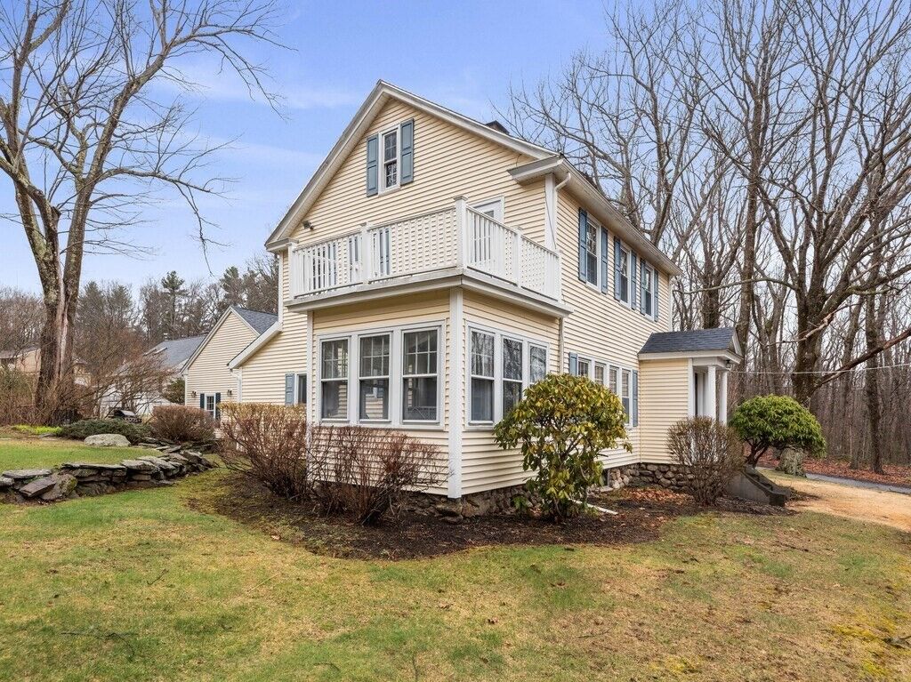21 Spring Dr Paxton, MA 01612 21 Spring Dr Paxton, MA 01612