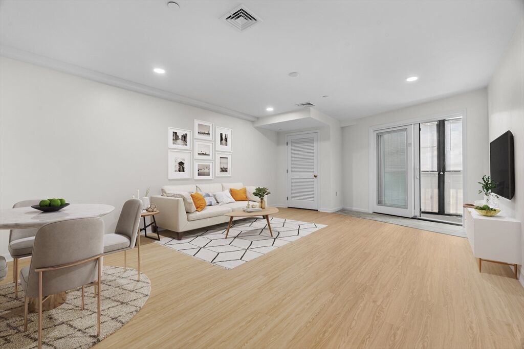 64 Willard St 302 Quincy, MA 02169