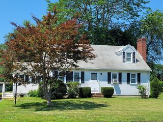 Photo of real estate for sale located at 8 North St Bridgewater, MA 02324