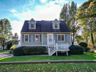 Photo of real estate for sale located at 19 Briarwood Dr Wareham, MA 02571