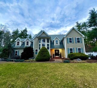 Photo of real estate for sale located at 15 Higginson Ln Rochester, MA 02770