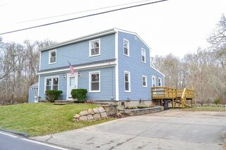 Photo of real estate for sale located at 1031 Old Fall River Rd Dartmouth, MA 02747