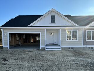 Photo of real estate for sale located at 8 Hayley Circle Rochester, MA 02770