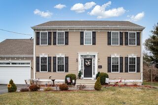 Photo of real estate for sale located at 127 Russells Mills Rd Dartmouth, MA 02748