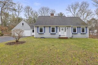 Photo of real estate for sale located at 10 Paulla Ln Barnstable, MA 02635