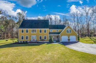 Photo of real estate for sale located at 14 Robinson Rd Rochester, MA 02770