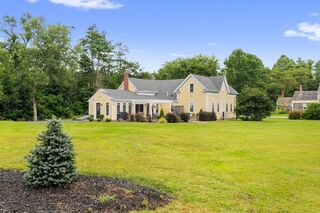 Photo of real estate for sale located at 671 Neck Rochester, MA 02770