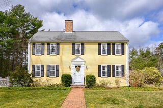 Photo of real estate for sale located at 5 Old Coach Way Duxbury, MA 02332