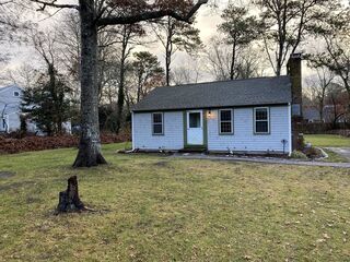 Photo of real estate for sale located at 202 Quaker Meeting House Rd Sandwich, MA 02537
