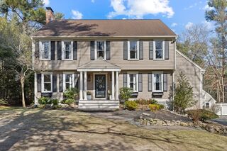 Photo of real estate for sale located at 12 Jeremiah Dr Duxbury, MA 02332