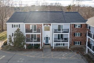 Photo of real estate for sale located at 7 Chapel Hill Dr Plymouth, MA 02360