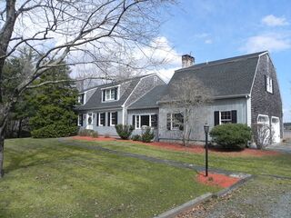 Photo of real estate for sale located at 44 Stoney Run Ln Marion, MA 02738