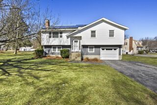 Photo of real estate for sale located at 2 Barbara Circle Woburn, MA 01801