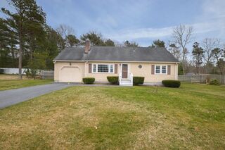 Photo of real estate for sale located at 25 Pine View Dr Barnstable, MA 02635