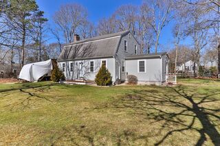 Photo of real estate for sale located at 2 Bedford Pl Sandwich, MA 02644