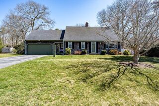 Photo of real estate for sale located at 104 Monomoy Cir Barnstable, MA 02632