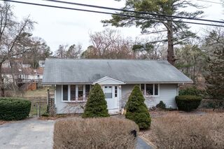 Photo of real estate for sale located at 12 Mayflower Ln Wareham, MA 02538