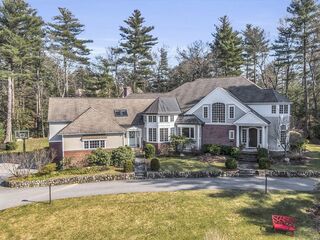 Photo of real estate for sale located at 4 Stratford Way Lincoln, MA 01773