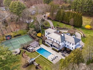 Photo of real estate for sale located at 15 Mansion Dr Topsfield, MA 01983