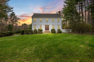 Photo of real estate for sale located at 25 Carriage House Dr Bridgewater, MA 02324