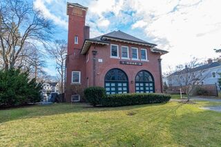 Photo of real estate for sale located at 182 Walnut Street Wellesley, MA 02481