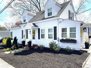 Photo of real estate for sale located at 15 Topping Road Andover, MA 01810