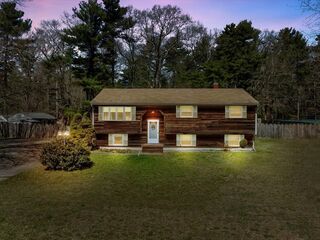 Photo of 165 Lakeview Dr Raynham, MA 02767