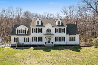 Photo of real estate for sale located at 25 Fairway Lane Medway, MA 02053