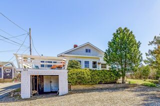 Photo of real estate for sale located at 4 Anchor Ave Newbury, MA 01951