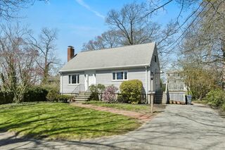 Photo of real estate for sale located at 2 Eastwood Ct West Roxbury, MA 02132