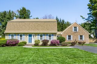 Photo of real estate for sale located at 17 Thorny Lea Rd Holden, MA 01520