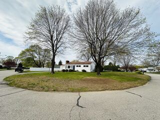 Photo of real estate for sale located at 6 Edgemere Drive Seekonk, MA 02771