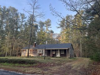 Photo of real estate for sale located at 111 Mendell Rd Rochester, MA 02770