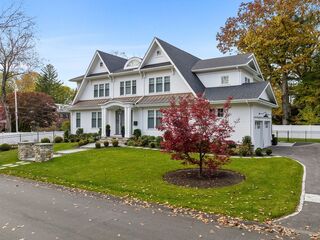 Photo of real estate for sale located at 9 Franklin Rd Wellesley, MA 02481