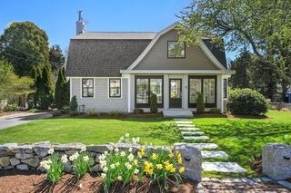 Photo of real estate for sale located at 33 Mayflower Ave Duxbury, MA 02332