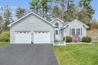 Photo of real estate for sale located at 10 Elizabeth Dr Northborough, MA 01532