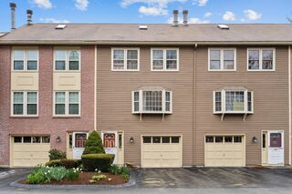 Photo of real estate for sale located at 140 Heritage Dr Tewksbury, MA 01876