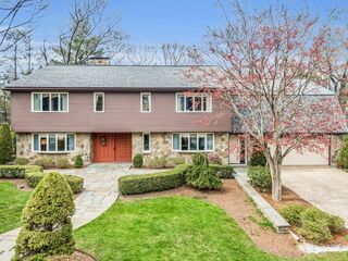 Photo of real estate for sale located at 7 Russett Ln Winchester, MA 01890