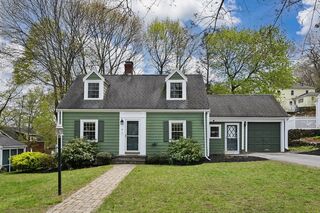 Photo of real estate for sale located at 8 Pine Hill Circle Wakefield, MA 01880
