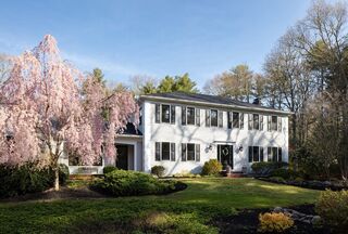 Photo of real estate for sale located at 87 Olde Knoll Rd Marion, MA 02738