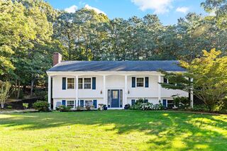 Photo of real estate for sale located at 102 Turtleback Rd Barnstable, MA 02648
