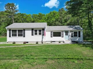 Photo of real estate for sale located at 159 Carver Rd Plymouth, MA 02360
