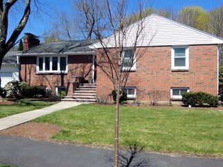 Photo of 34 Sycamore Rd Wakefield, MA 01880