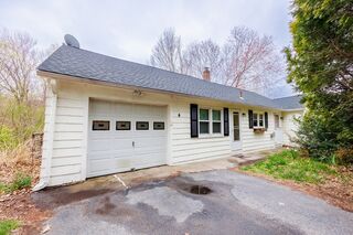 Photo of 4 Chesnar Dr Leicester, MA 01611
