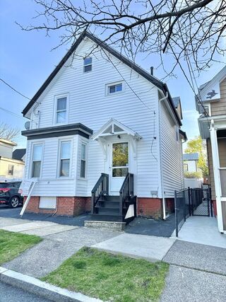 Photo of real estate for sale located at 8 Union Pl Lynn, MA 01902