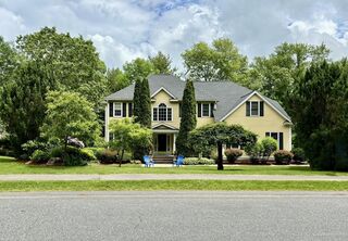 Photo of real estate for sale located at 8 Harvest Moon Natick, MA 01760