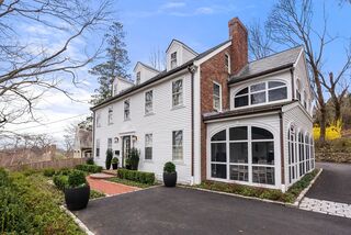 Photo of 32 Gate House Rd Chestnut Hill, MA 02467