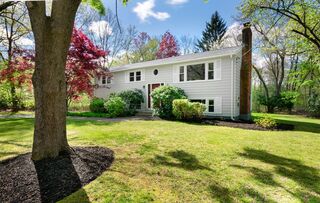 Photo of real estate for sale located at 44 Clover Hill Dr Chelmsford, MA 01824