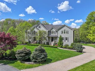 Photo of real estate for sale located at 11 Ashford Ln Andover, MA 01810